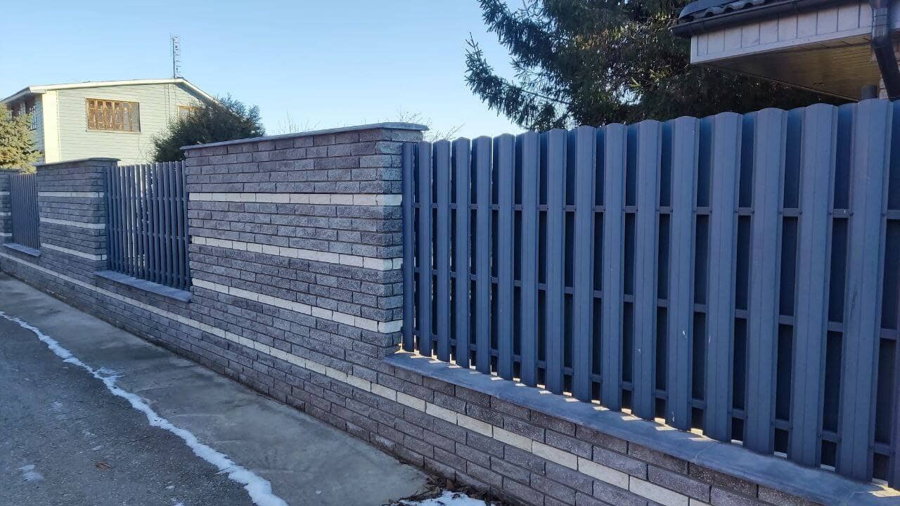 забор из штакетника RAL7024/7024 Серый графит двусторонний фото2 в Москве