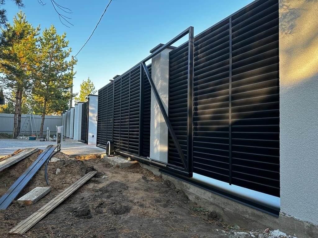 Забор-жалюзи 18м RAL9005/9005 Черный двухсторонний МАТТЕ фото 1 в Москве