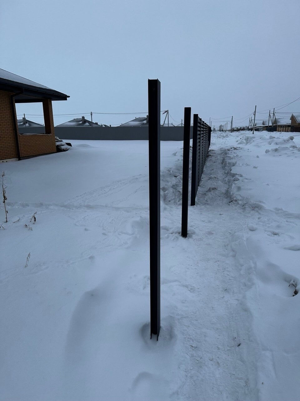 Забор-жалюзи из ламелей еврожалюзи 57м RAL7024 Серый Графит МАТТЕ фото 5 в Москве