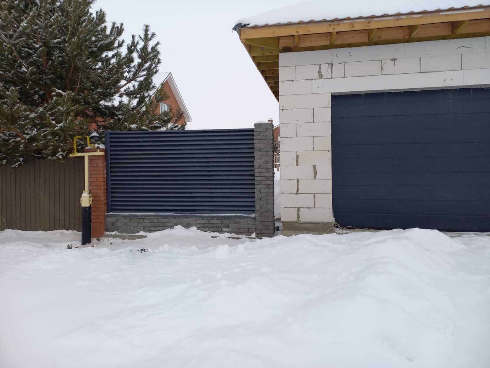 Забор из ламелей еврожалюзи 41м RAL7024/7024 Серый Графит двусторонний фото 1 в Москве