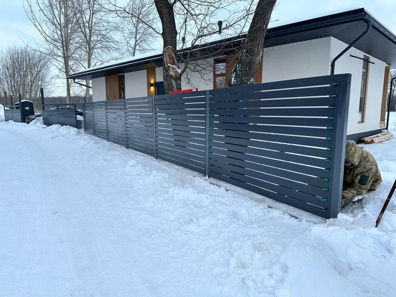 Забор-ранчо из металлопланкена 37м RAL7024 Серый Графит фото 3 в Москве