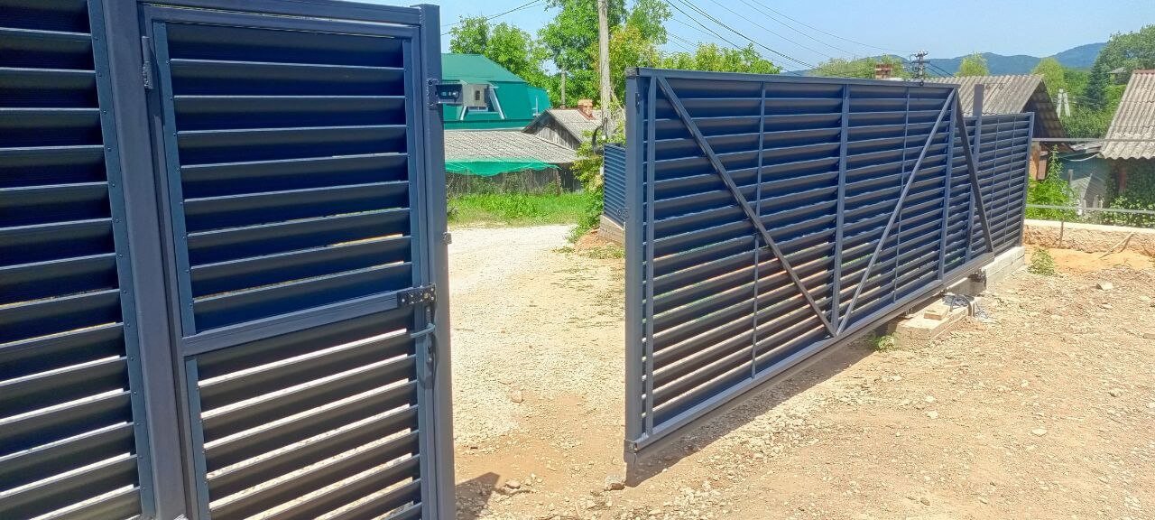 Забор-жалюзи из ламелей Еврожалюзи 53м RAL7024 Серый Графит МАТТЕ фото 16 в Москве