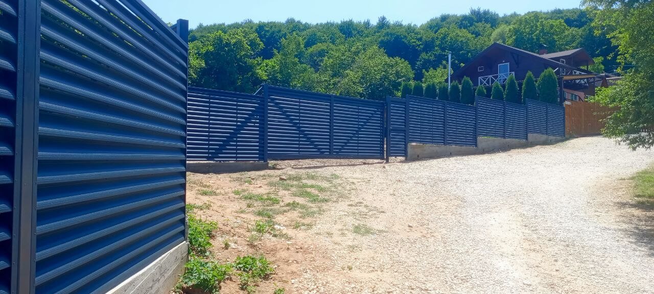 Забор-жалюзи из ламелей Еврожалюзи 53м RAL7024 Серый Графит МАТТЕ фото 8 в Москве