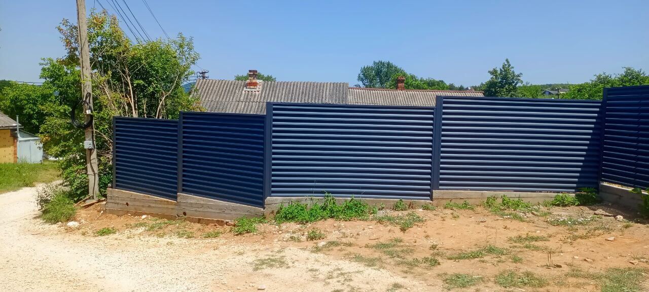 Забор-жалюзи из ламелей Еврожалюзи 53м RAL7024 Серый Графит МАТТЕ фото 6 в Москве