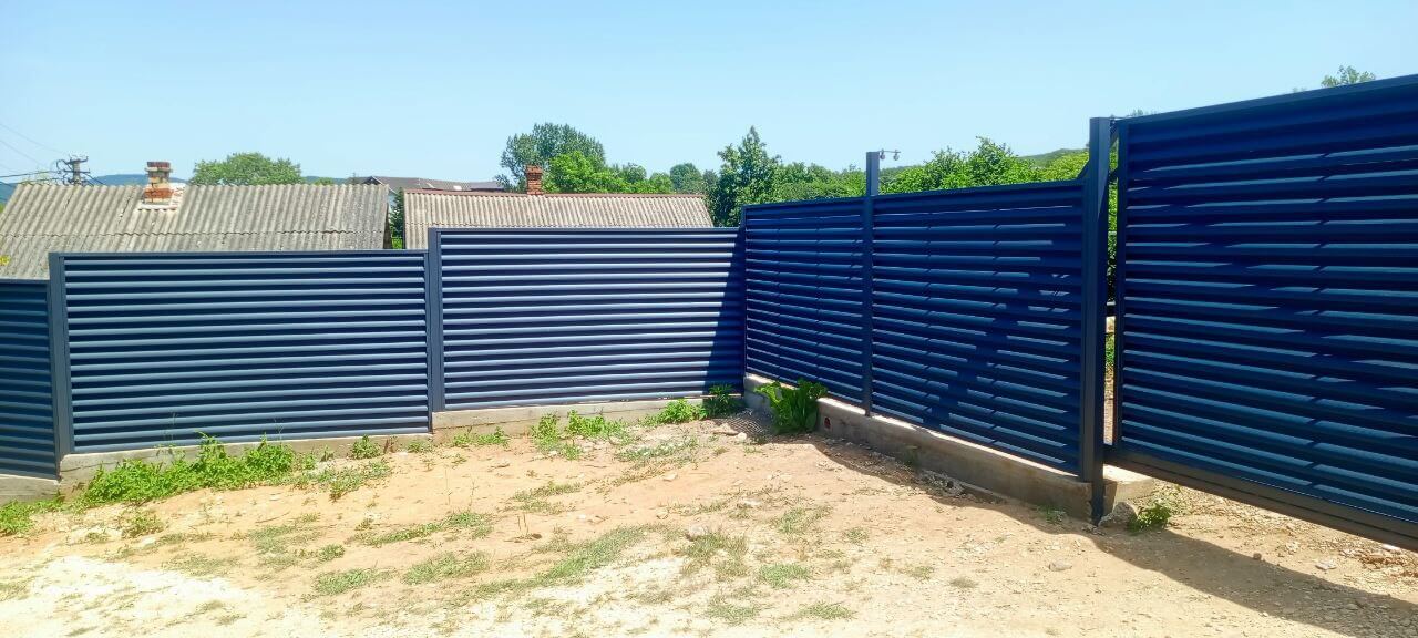 Забор-жалюзи из ламелей Еврожалюзи 53м RAL7024 Серый Графит МАТТЕ фото 4 в Москве
