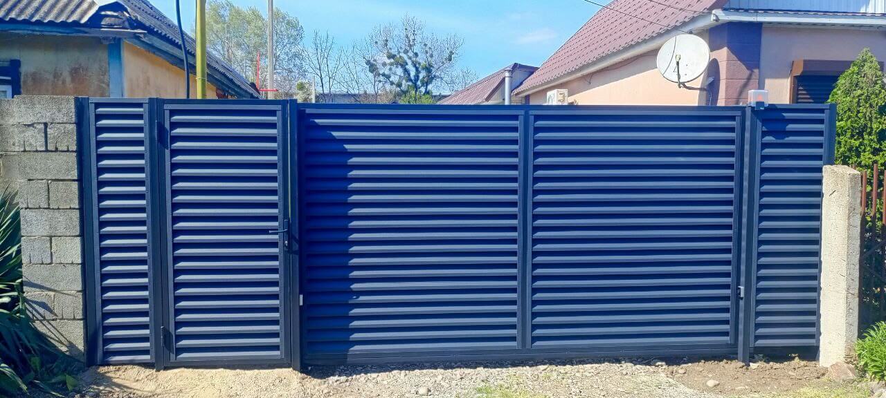 Забор-жалюзи из ламелей Еврожалюзи 53м RAL7024 Серый Графит МАТТЕ фото 1 в Москве