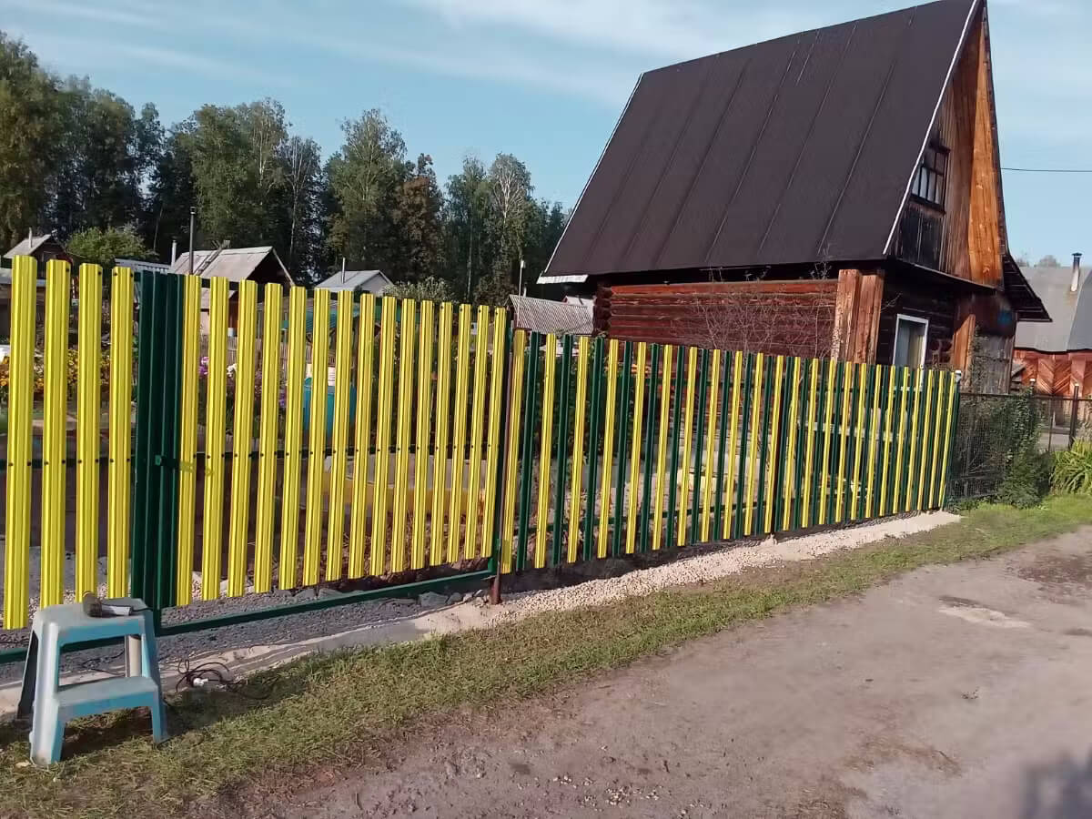 Забор из евроштакетника 13м RAL1018 Желтый фото 3 в Москве
