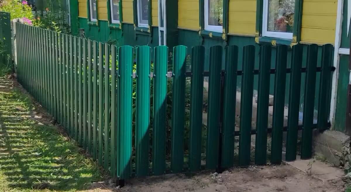Заборчик из Евроштакетника 8м RAL6005/6005 Зеленый Мох двусторонний в Москве