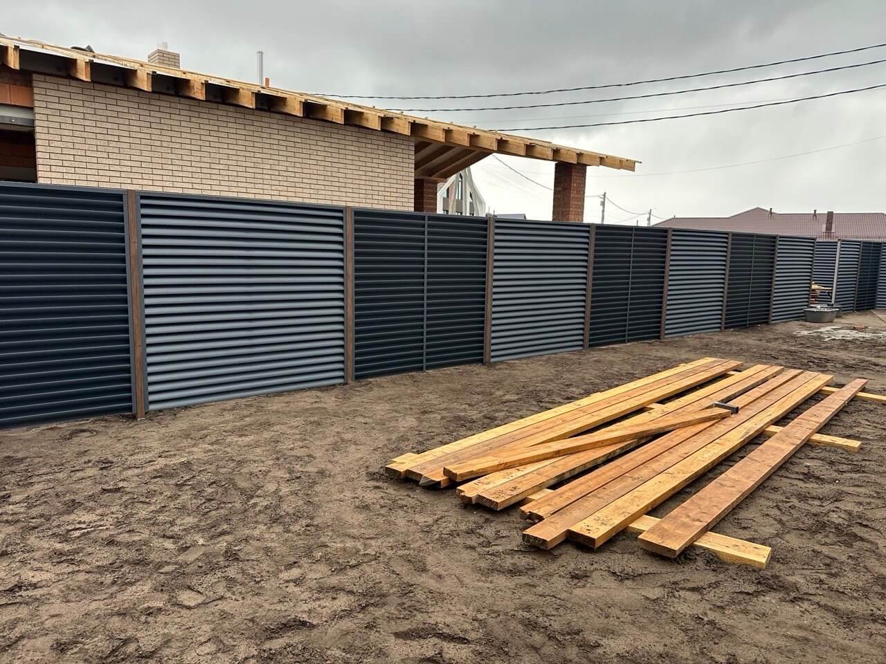 Забор из ламелей еврожалюзи 160м RAL7024/7024 Серый Графит двусторонний МАТТЕ фото 6 в Москве