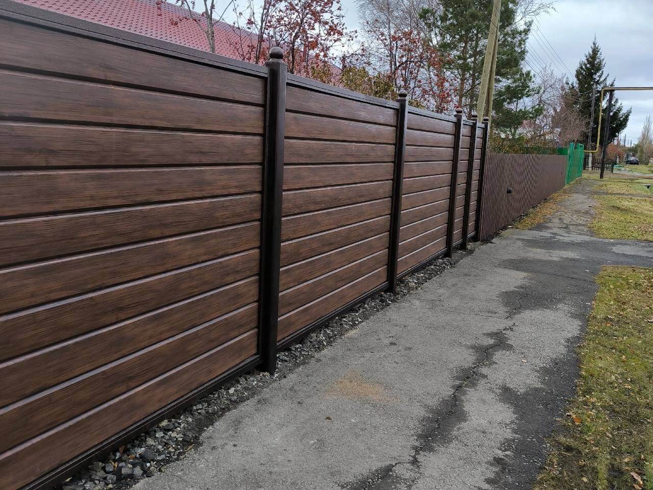 Забор из металлосайдинга Евро-Брус 46м Античное Дерево Принтек фото 1 в Москве