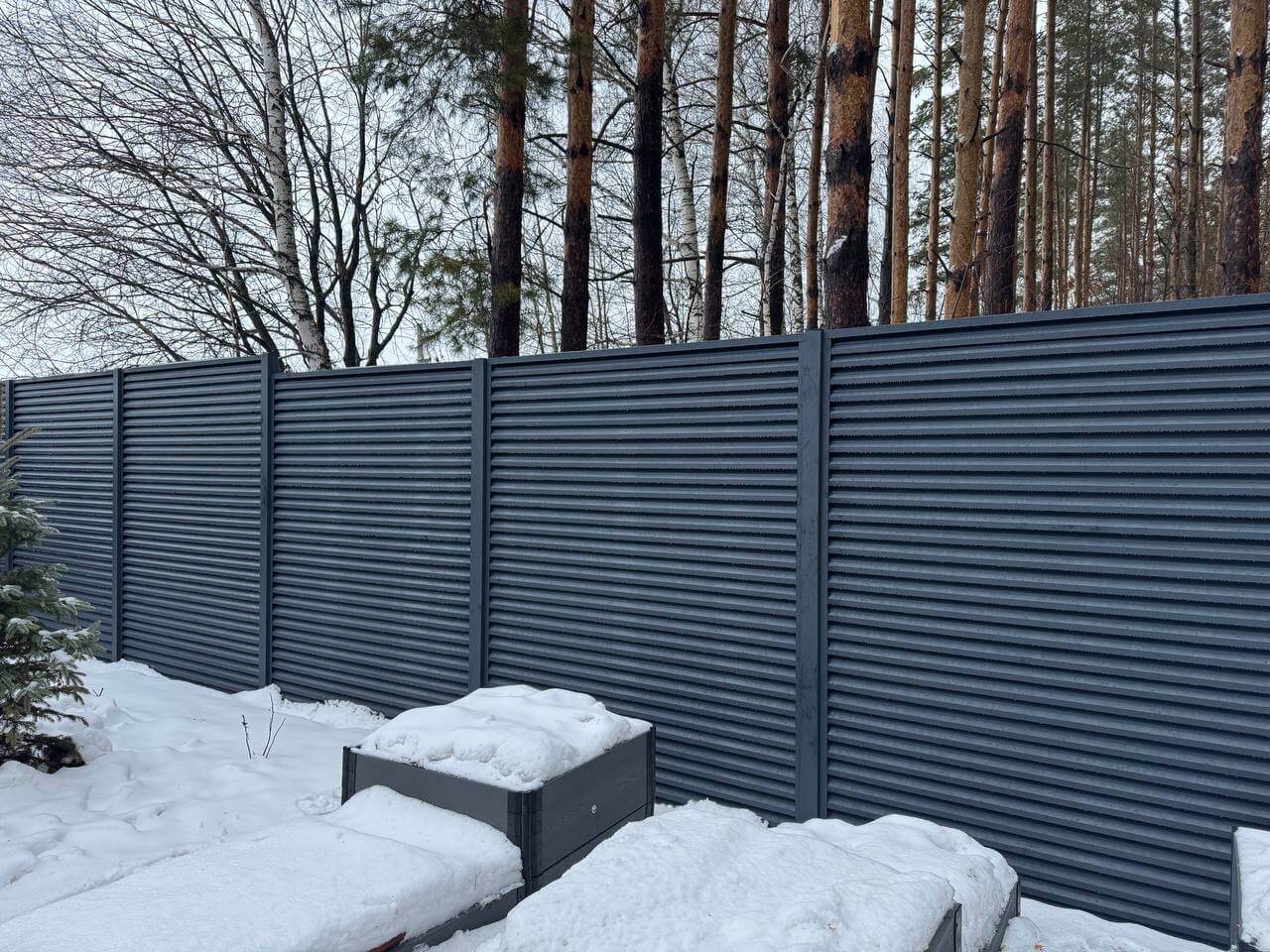Забор-жалюзи из ламелей ЭКО-Z-US 54м RAL7024/7024 Серый Графит двусторонний МАТТЕ фото 3 в Москве