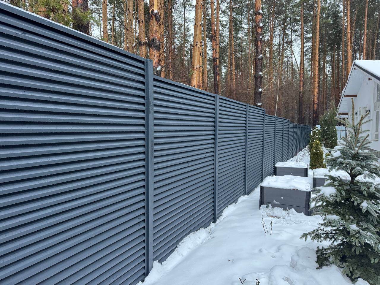 Забор-жалюзи из ламелей ЭКО-Z-US 54м RAL7024/7024 Серый Графит двусторонний МАТТЕ в Москве
