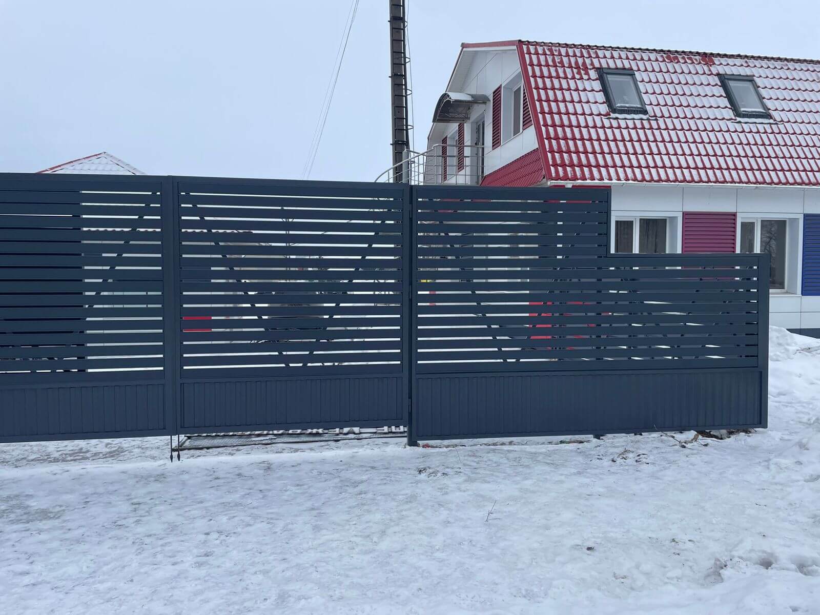 Забор-ранчо из металлического планкена 11м RAL7024 Серый Графит фото 1 в Москве
