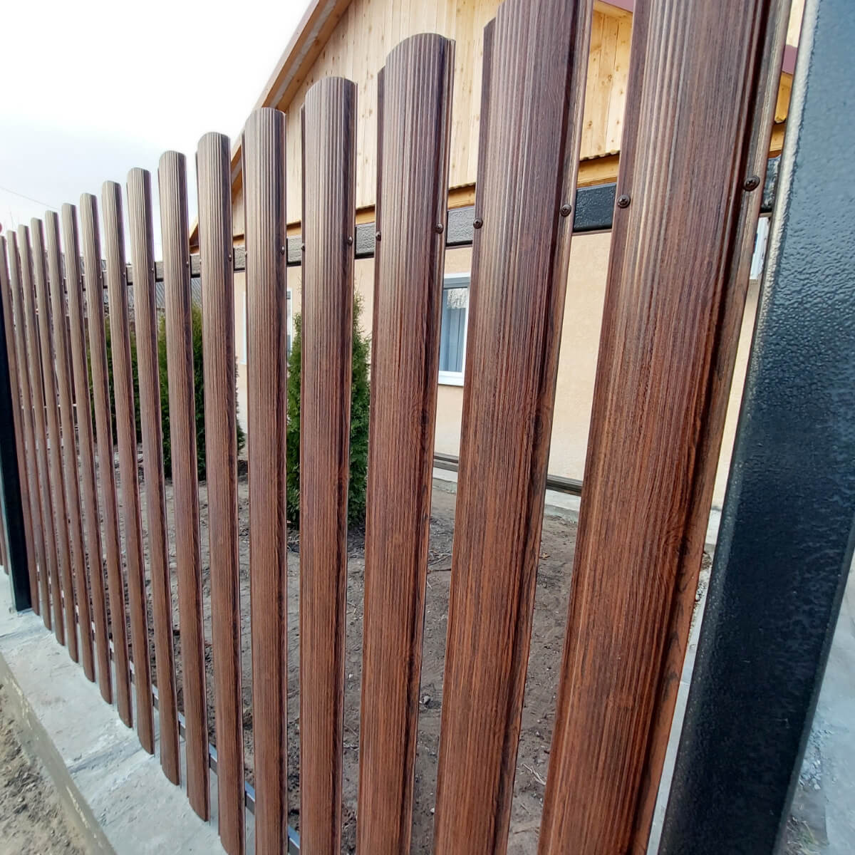 Забор из евроштакетника 13м Античный Дуб SteelArt двусторонний в Москве