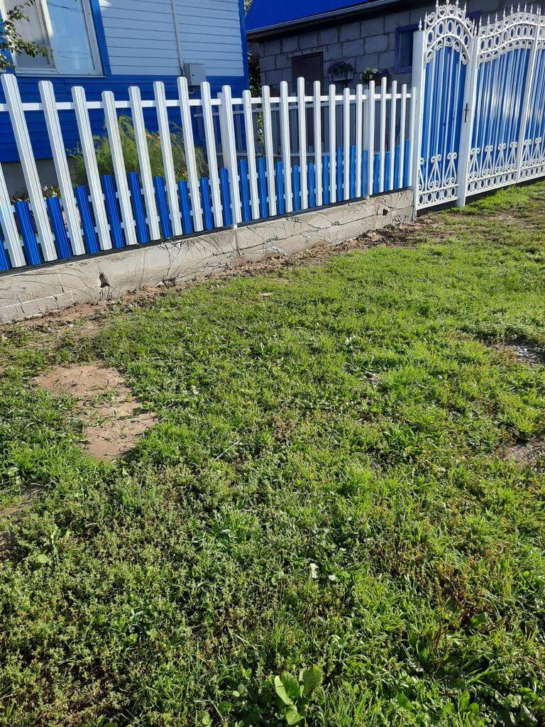 Забор из евроштакетника 14м RAL9003 Белый, RAL5005 Синий Сигнал фото 3 в Москве