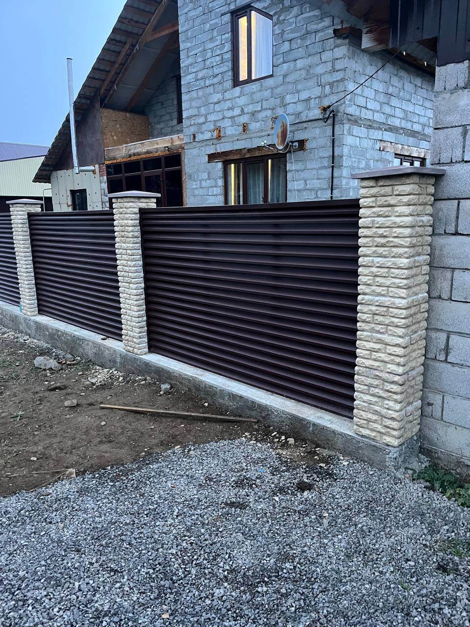 Забор-жалюзи из ламелей ЭКО-Z 18м RAL8017/8017 Шоколад двусторонний фото 2 в Москве