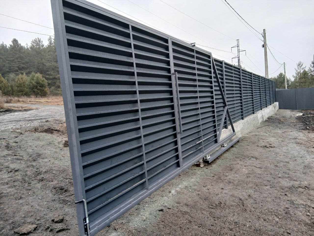 Забор-жалюзи из ламелей Хай-Тек 37м RAL7024/7024 Серый Графит двусторонний МАТТЕ фото 7 в Москве