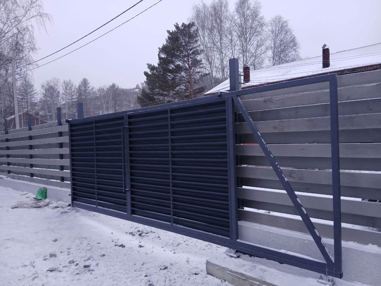 Входная группа из ламелей Хай-Тек RAL7024/7024 Серый Графит двусторонний МАТТЕ фото 4 в Москве