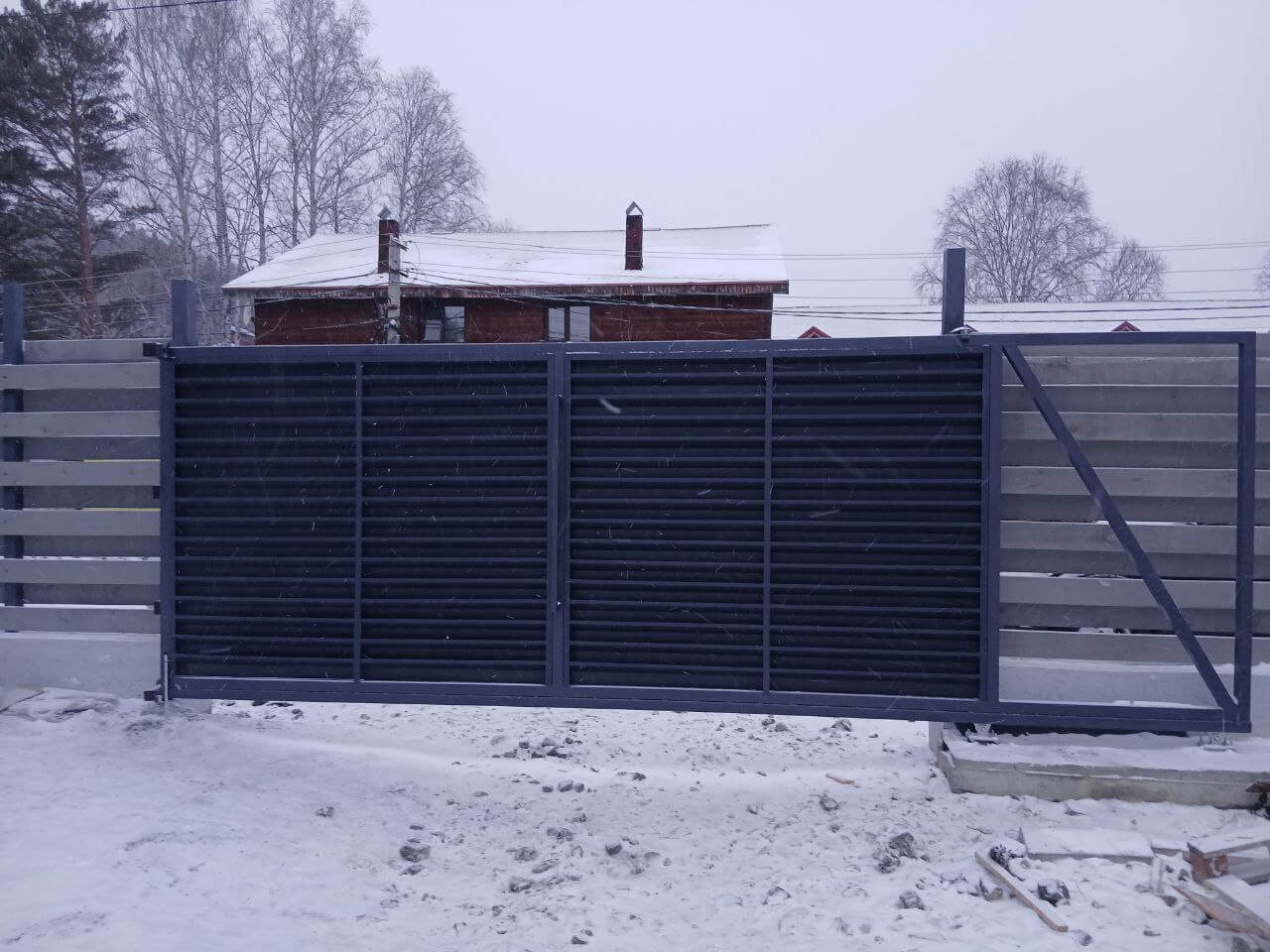 Входная группа из ламелей Хай-Тек RAL7024/7024 Серый Графит двусторонний МАТТЕ фото 17 в Москве