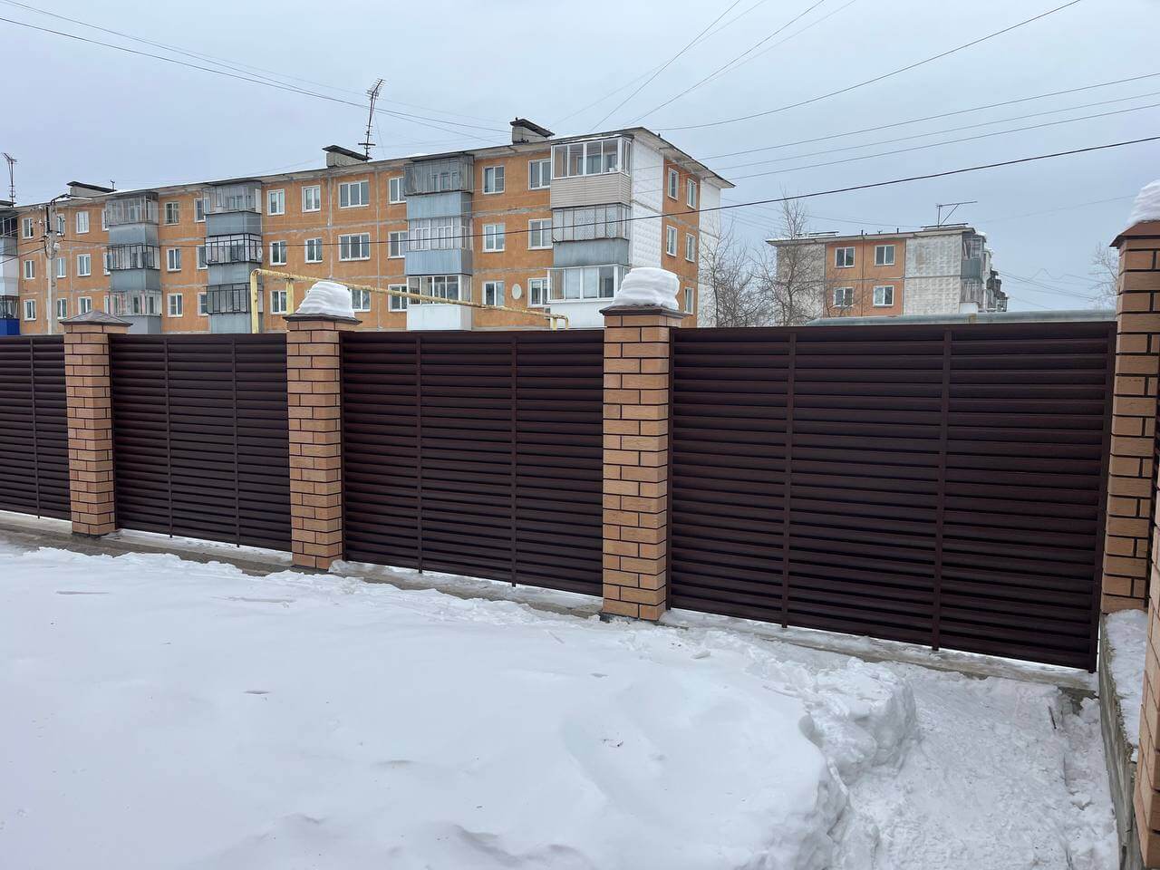 Забор-жалюзи из ламелей ЭКО-Z 87м RAL8017/8017 Шоколад двусторонний МАТТЕ фото 17 в Москве