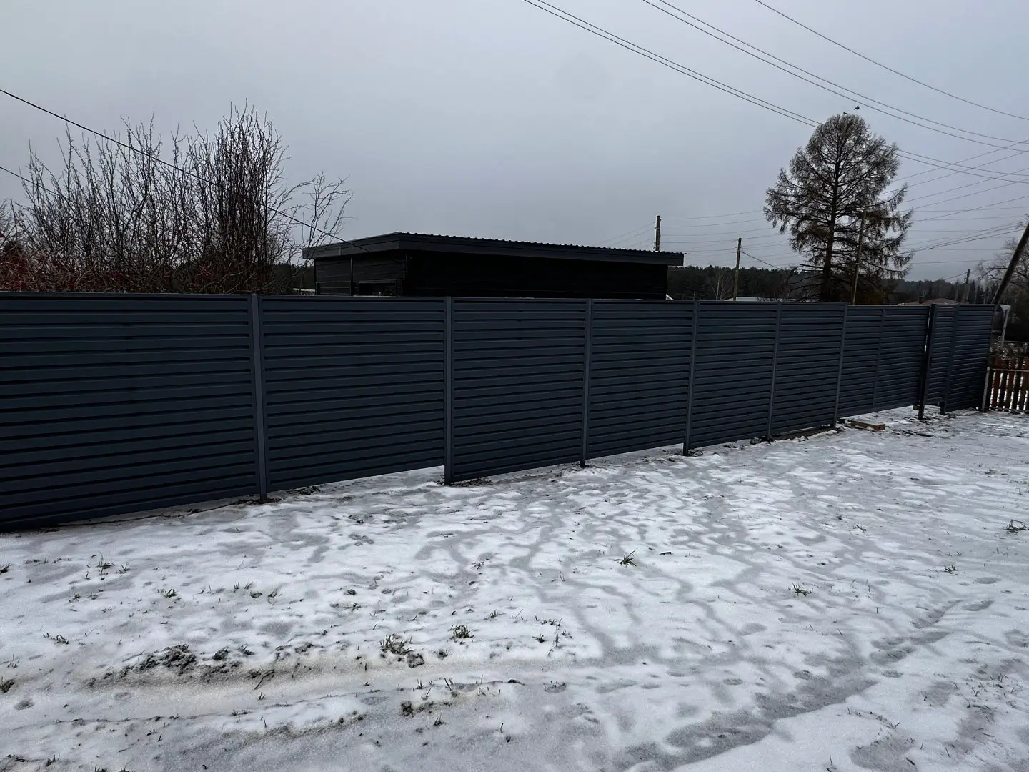 Забор-жалюзи из ламелей Хай-Тек 20м RAL7024/7024 Серый Графит двусторонний МАТТЕ фото 3 в Москве