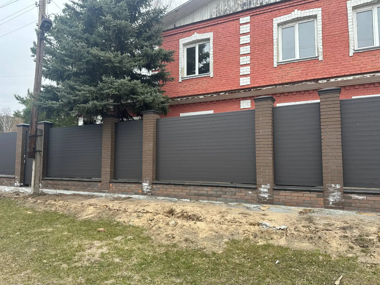 Забор-ранчо из металлического планкена 28м RAL8019 Темный Шоколад МАТТЕ в Москве