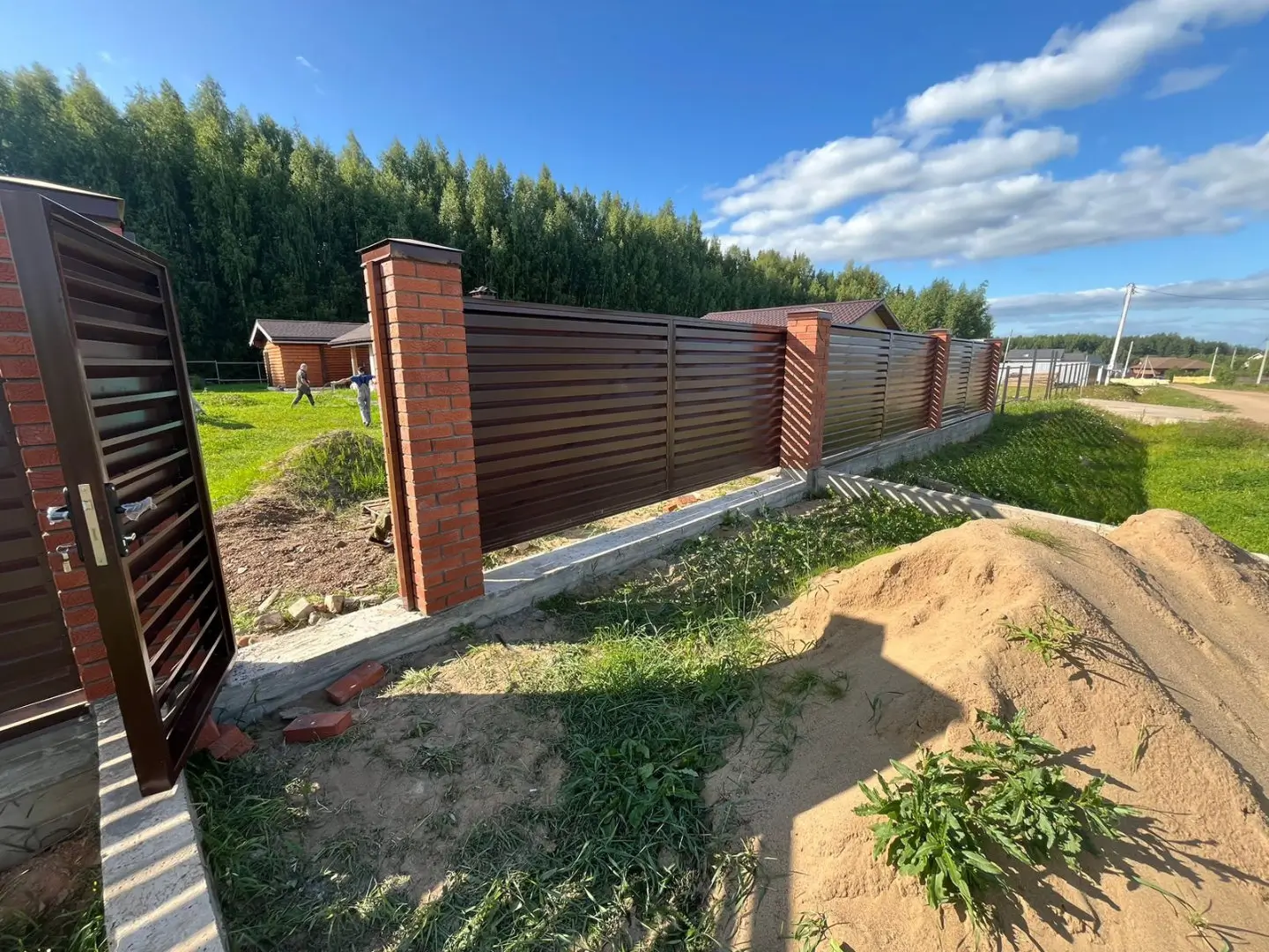 Забор-жалюзи из ламелей Хай-Тек 26м RAL8017/8017 Шоколад двусторонний фото 5 в Москве