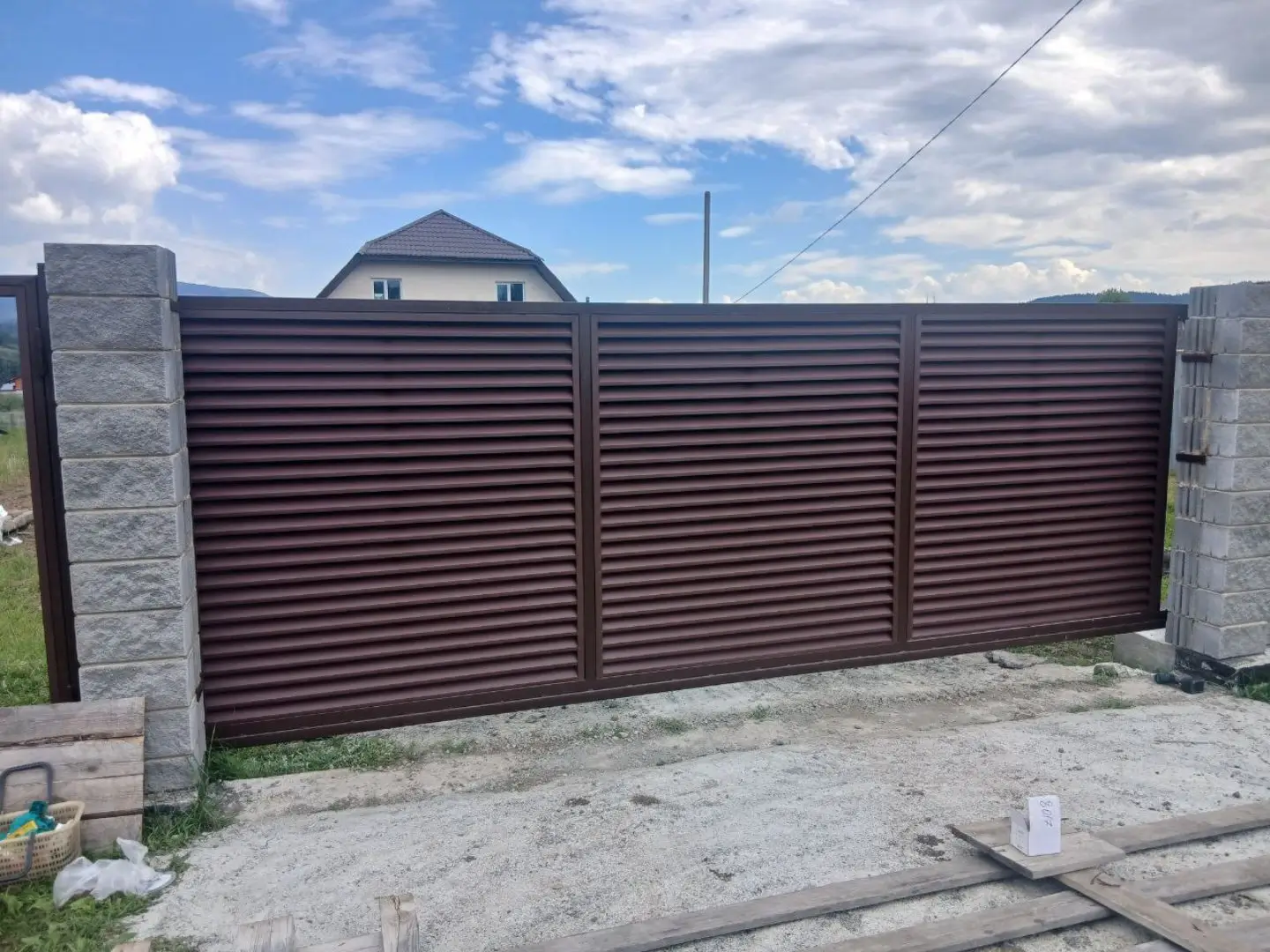 Забор-жалюзи из ламелей ЭКО-Z 16м RAL8017/8017 Шоколад двусторонний МАТТЕ фото 11 в Москве