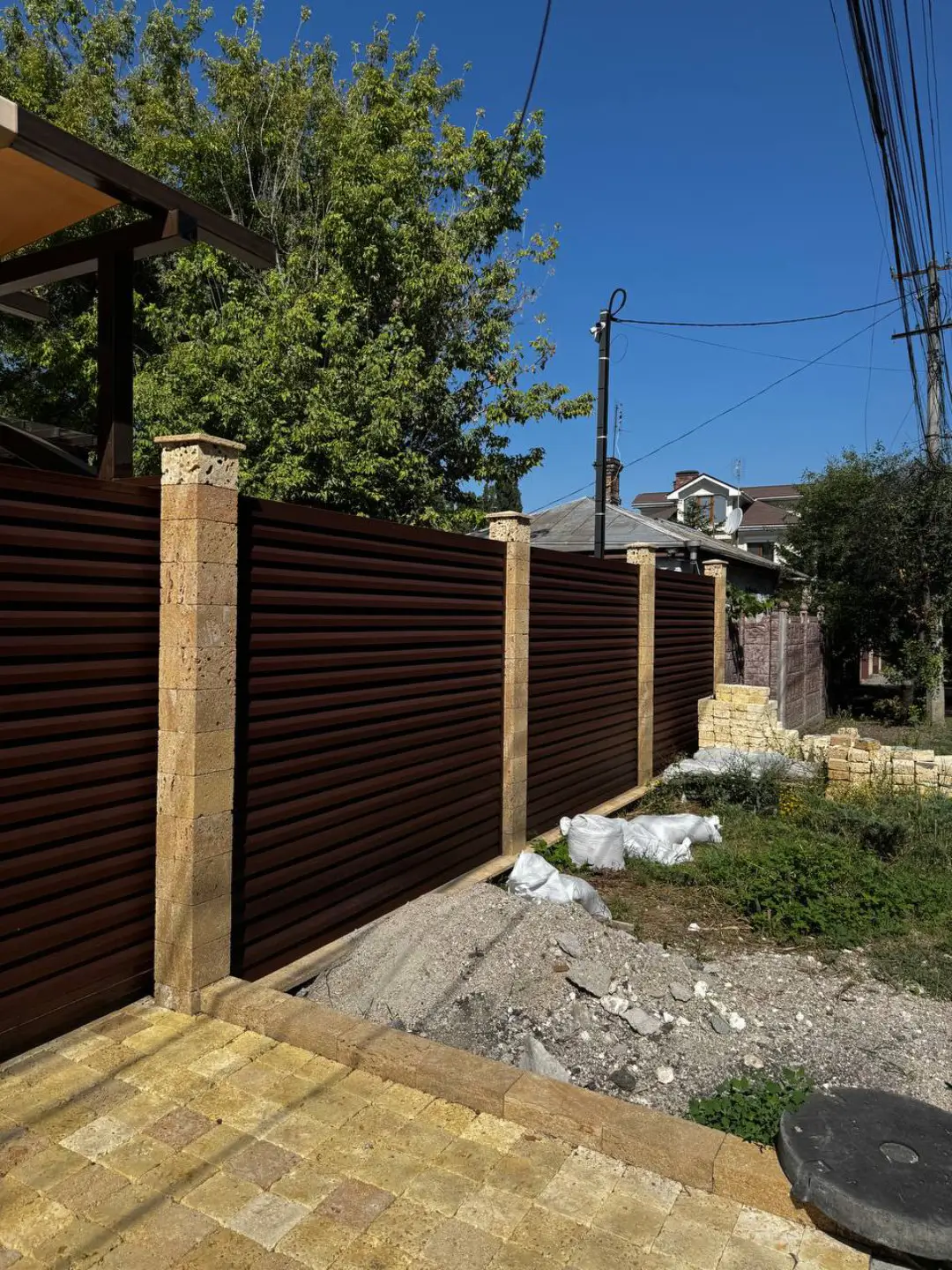 Забор-жалюзи из ламелей Реснички 12м RAL8017 Шоколад МАТТЕ фото 6 в Москве