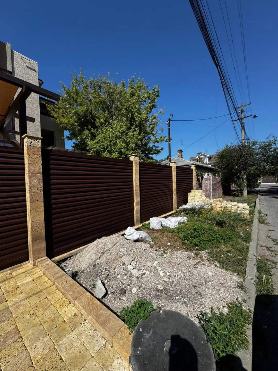 Забор-жалюзи из ламелей Реснички 12м RAL8017 Шоколад МАТТЕ фото 5 в Москве